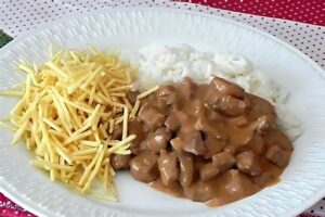 strogonoff de carne